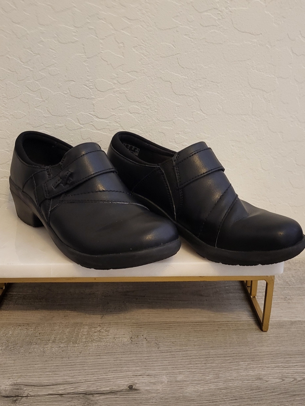 Clarks "Angie Pearl" Slip On Loafers.  Size 6.5M